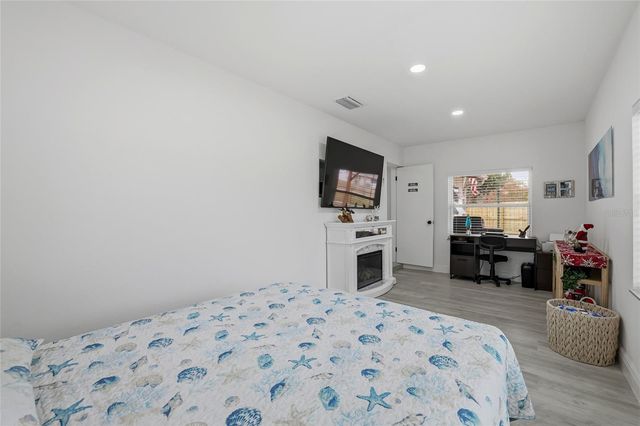 9402 N NEWPORT AVENUE, Tampa, FL 33612