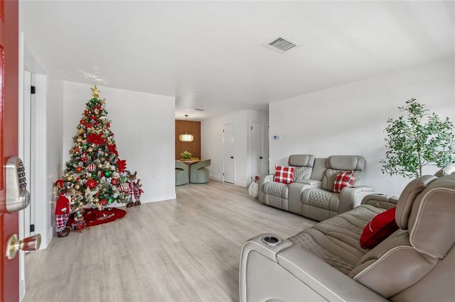 9402 N NEWPORT AVENUE, Tampa, FL 33612