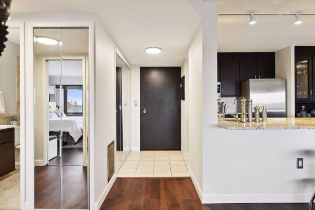 1920 S 1st Street 906, Minneapolis, MN 55454