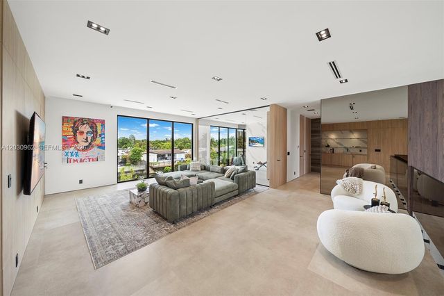 2380 NE 196th Street, Miami, FL 33180
