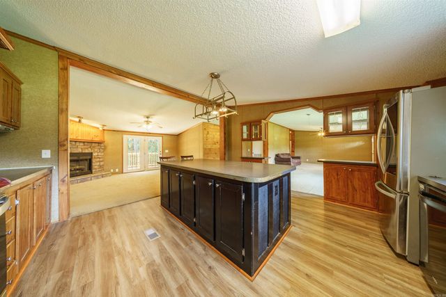 1046 Grange Rd, Cave City, AR 72521