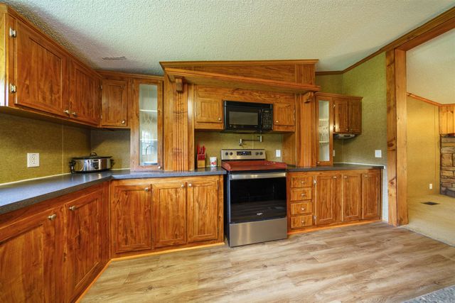 1046 Grange Rd, Cave City, AR 72521