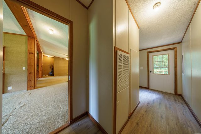 1046 Grange Rd, Cave City, AR 72521