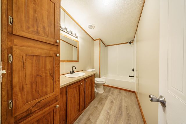 1046 Grange Rd, Cave City, AR 72521