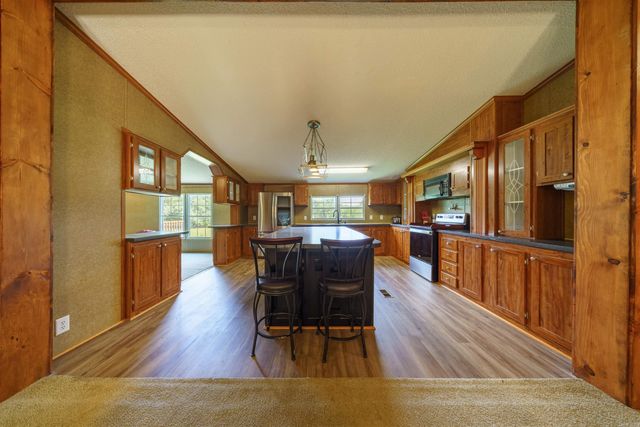 1046 Grange Rd, Cave City, AR 72521