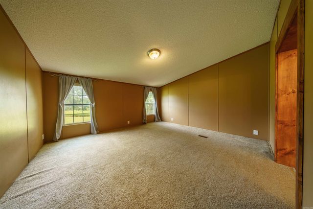 1046 Grange Rd, Cave City, AR 72521