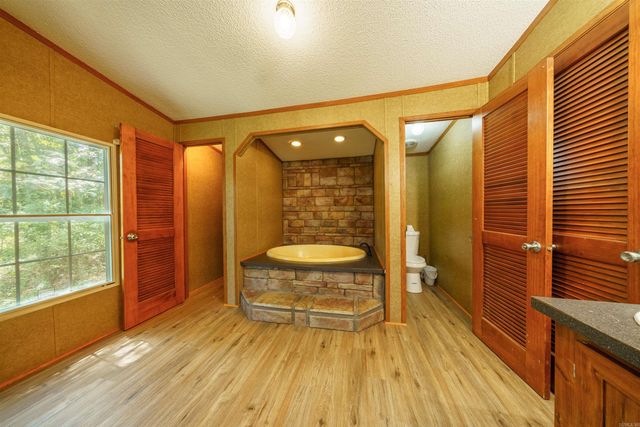 1046 Grange Rd, Cave City, AR 72521