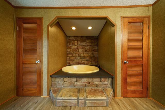 1046 Grange Rd, Cave City, AR 72521