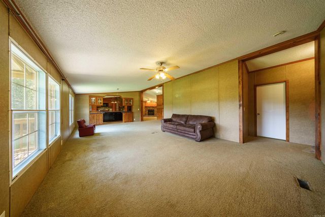 1046 Grange Rd, Cave City, AR 72521