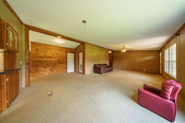 1046 Grange Rd, Cave City, AR 72521