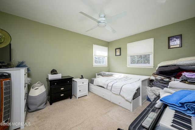 8 Holiday Road, Manalapan, NJ 07726