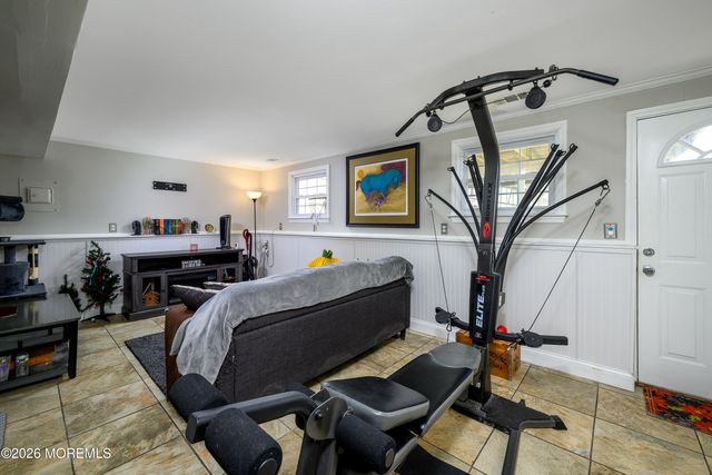 8 Holiday Road, Manalapan, NJ 07726