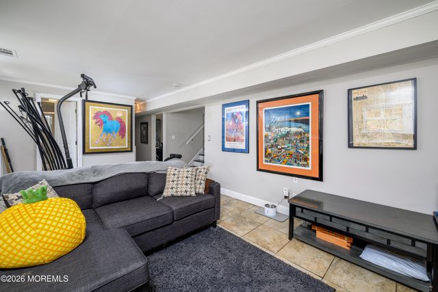 8 Holiday Road, Manalapan, NJ 07726