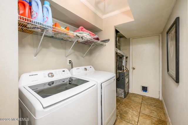8 Holiday Road, Manalapan, NJ 07726