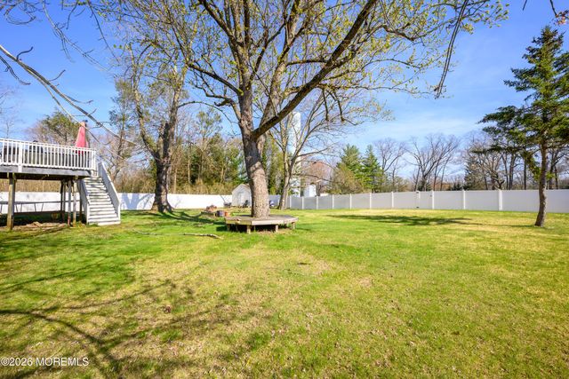 8 Holiday Road, Manalapan, NJ 07726