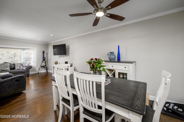 8 Holiday Road, Manalapan, NJ 07726