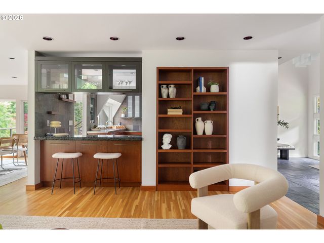710 Nw WINCHESTER Ter, Portland, OR 97210