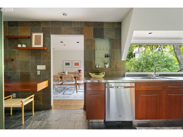 710 Nw WINCHESTER Ter, Portland, OR 97210