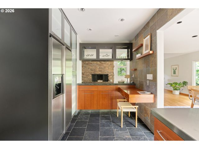 710 Nw WINCHESTER Ter, Portland, OR 97210