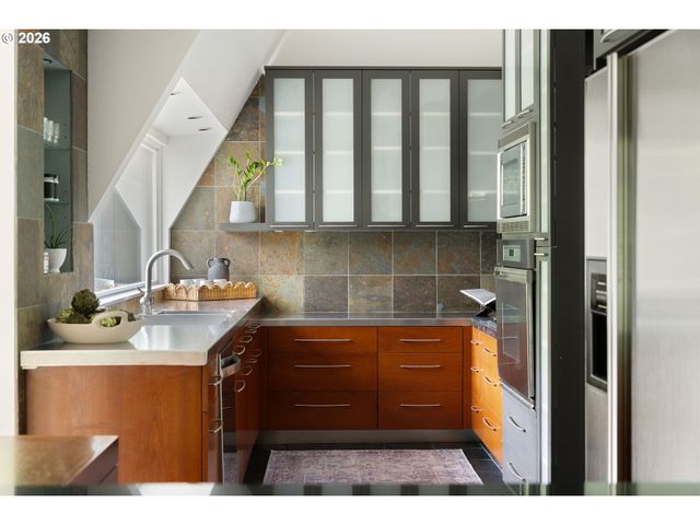 710 Nw WINCHESTER Ter, Portland, OR 97210
