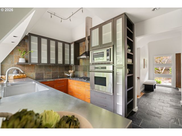 710 Nw WINCHESTER Ter, Portland, OR 97210