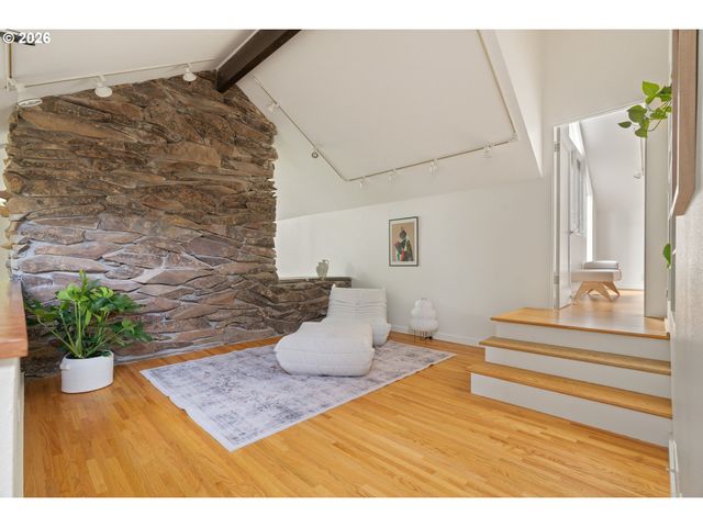 710 Nw WINCHESTER Ter, Portland, OR 97210
