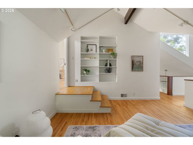 710 Nw WINCHESTER Ter, Portland, OR 97210