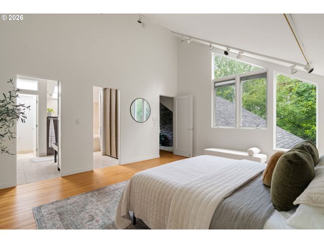 710 Nw WINCHESTER Ter, Portland, OR 97210