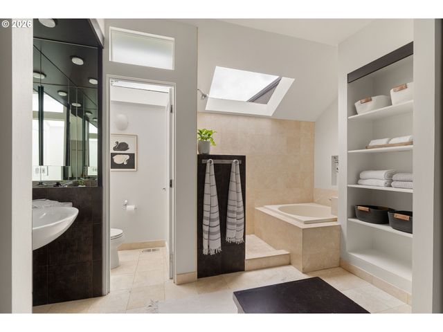 710 Nw WINCHESTER Ter, Portland, OR 97210
