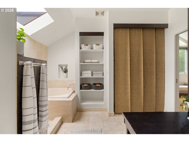 710 Nw WINCHESTER Ter, Portland, OR 97210