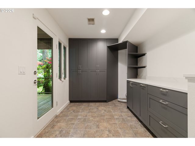 710 Nw WINCHESTER Ter, Portland, OR 97210