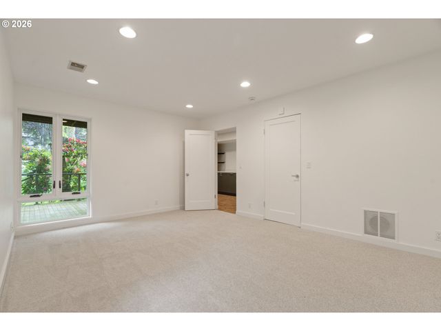 710 Nw WINCHESTER Ter, Portland, OR 97210