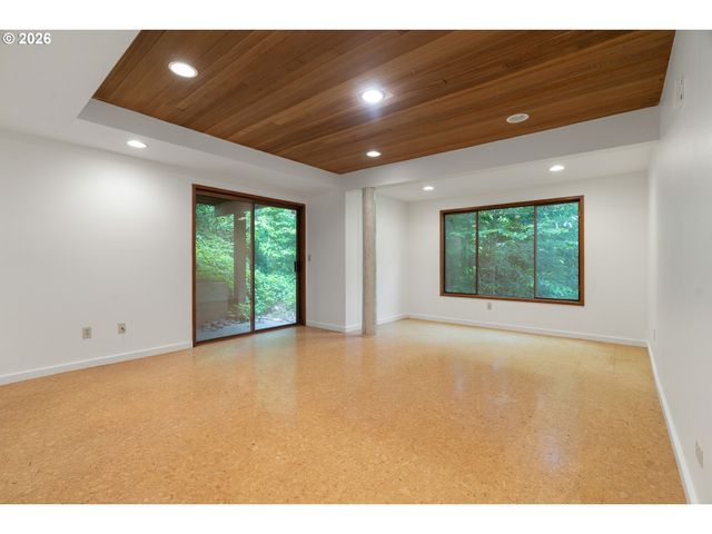 710 Nw WINCHESTER Ter, Portland, OR 97210