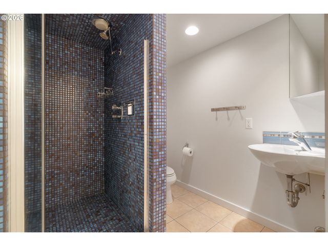 710 Nw WINCHESTER Ter, Portland, OR 97210
