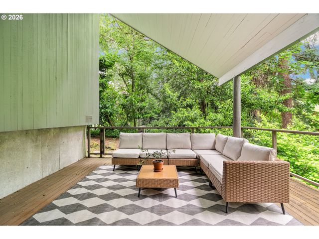 710 Nw WINCHESTER Ter, Portland, OR 97210