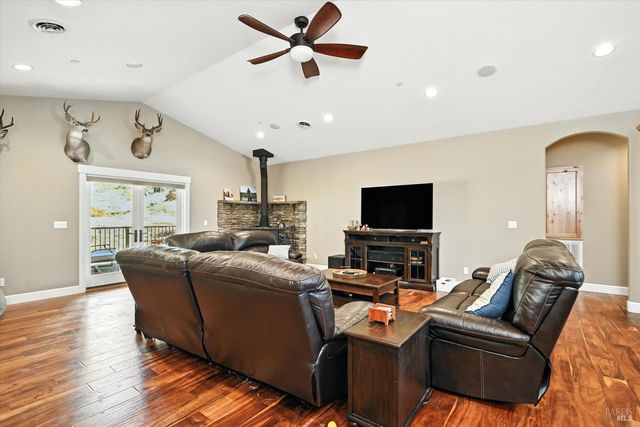 9482 Hoberg Dr S, Cobb, CA 95426