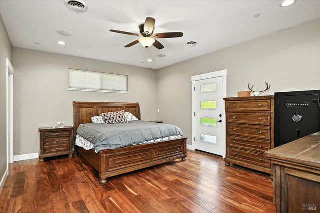 9482 Hoberg Dr S, Cobb, CA 95426