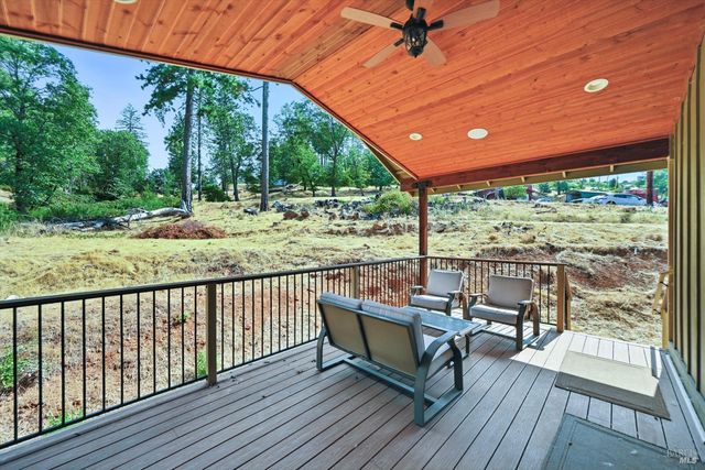 9482 Hoberg Dr S, Cobb, CA 95426