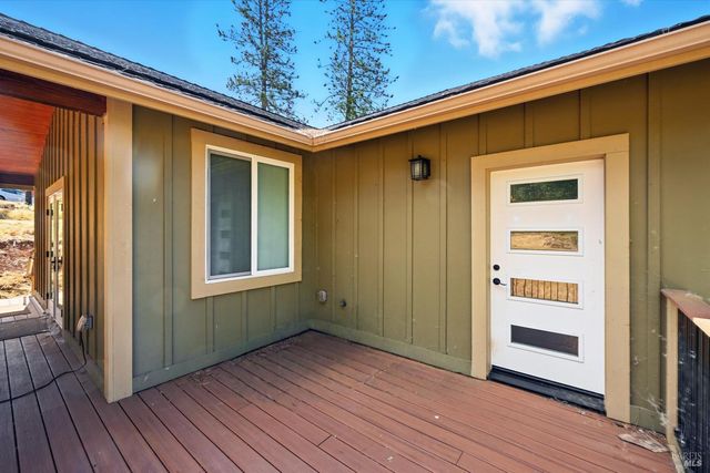 9482 Hoberg Dr S, Cobb, CA 95426