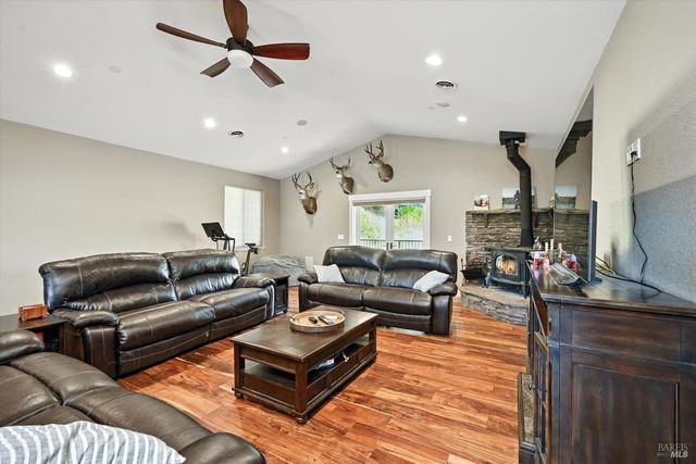 9482 Hoberg Dr S, Cobb, CA 95426