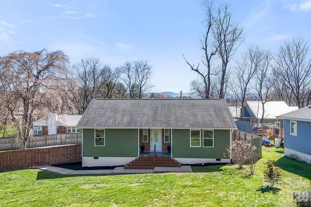 1844 Willow Road, Hendersonville, NC 28739