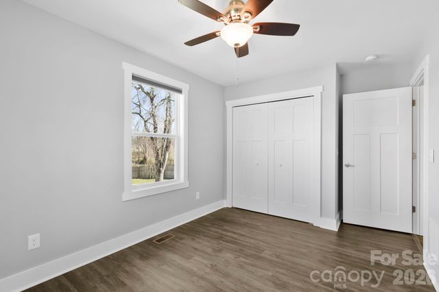 1844 Willow Road, Hendersonville, NC 28739