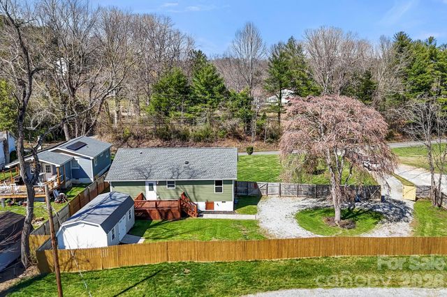 1844 Willow Road, Hendersonville, NC 28739