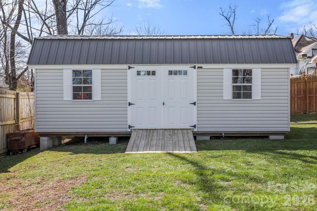 1844 Willow Road, Hendersonville, NC 28739