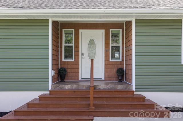 1844 Willow Road, Hendersonville, NC 28739