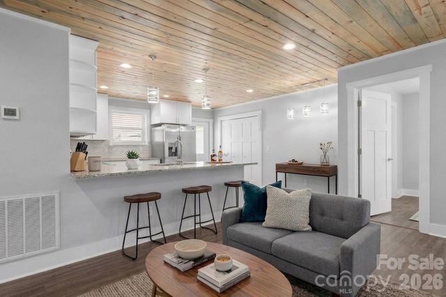 1844 Willow Road, Hendersonville, NC 28739