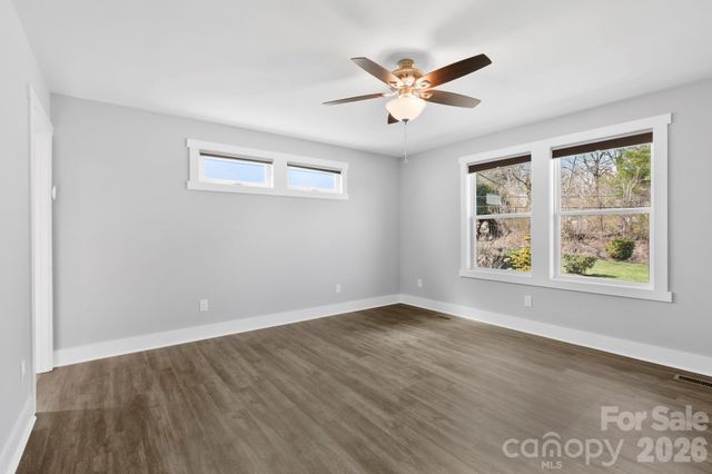 1844 Willow Road, Hendersonville, NC 28739