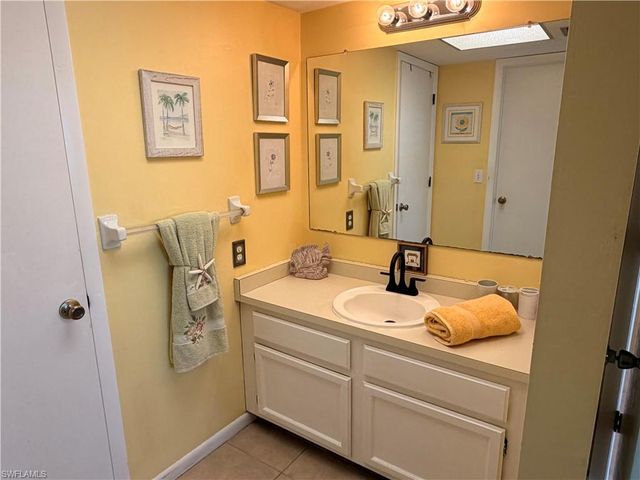 2526 SE 16th PL 105, Cape Coral, FL 33904