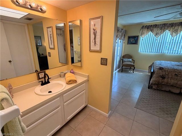 2526 SE 16th PL 105, Cape Coral, FL 33904