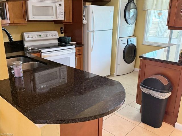 2526 SE 16th PL 105, Cape Coral, FL 33904